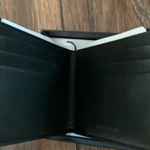 Michael Kors Wallet - Picture 2 of 4